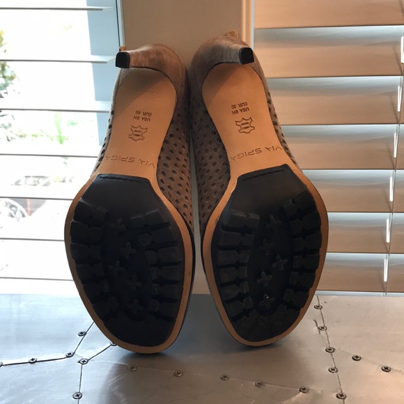 Via Spiga Taupe Suede Heels. - Picture 2 of 6